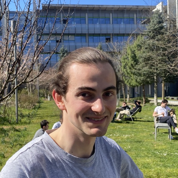 Tom's photo